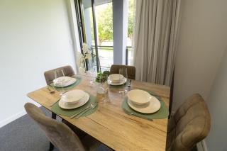 Touch of Class CBD, free park - 6