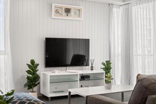 Deluxe 2 Bedroom Apartment Ocean and Hinterland Views - CoastHM - Gold Coast - 4