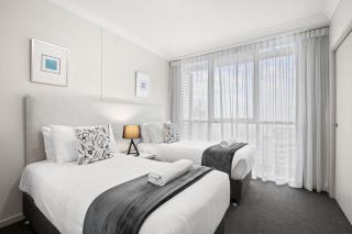 Deluxe 2 Bedroom Apartment Ocean and Hinterland Views - CoastHM - Gold Coast - 3