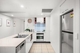 Deluxe 2 Bedroom Apartment Ocean and Hinterland Views - CoastHM - Gold Coast - 1
