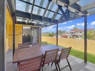 Our Haven: 4-Bed Escape Near Beach & Mogo Trails - 4