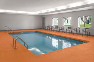 Hampton Inn Olathe - 8