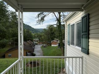Charming 2 Bedroom Retreat - Pigeon Forge - 7