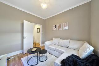 STUNNING TWO BED PROPERTY In WEST LND - Hanwell - 9