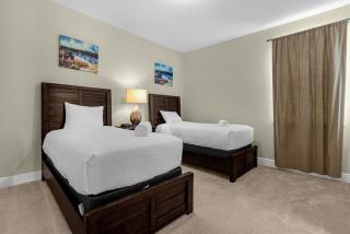 561-8-LD-Conveniently near everything - 2