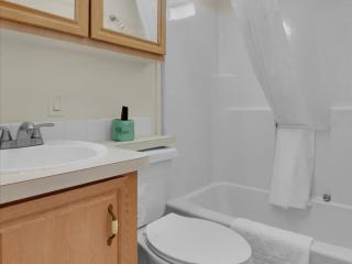 Cozy 1BR Mountain Retreat - 3