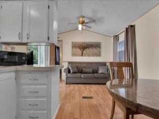 2BR Oasis Near Smoky Mountain - 7