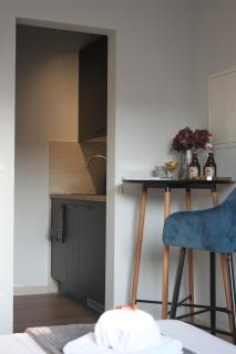 R B Apartment Hamburg Duo - perfekt für Monteure - Küchenzeile - Smart TV - Bad mit Toilette und Dusche auf dem Flur gegenüber des Zimmers zur Alleinnutzung - 4