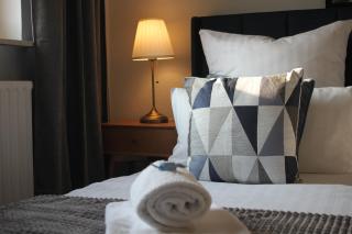 R B Apartment Hamburg Duo - perfekt für Monteure - Küchenzeile - Smart TV - Bad mit Toilette und Dusche auf dem Flur gegenüber des Zimmers zur Alleinnutzung - 1