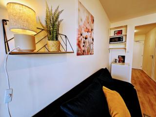 LIVE-INN PRAGUE 1 BDR CITY VIEW SUITE FOR 1-4 GUESTS, 20 Mins to center, Lift, Gym, Reception, Parking, Roof Terrace, Game & Party - Prague - 6