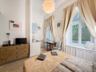 HJ7-A Hunyadi Apartment - Budapest - 9