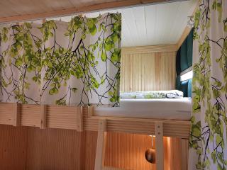 Quiet Private room in shared home - Yksityinen rauhallinen huone kodissa- 15min To city - 4