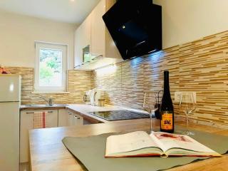 Apartment in Supetarska Draga with sea view, balcony, air conditioning, WiFi 4325-3 - 1