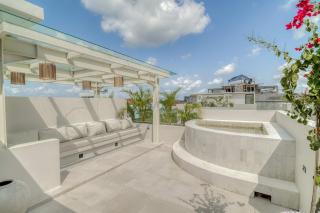 Coco Residential Living A2 1BR Lifestyle Retreat - Munggu - 9