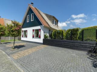 Cozy Villa with Sun Lounger by Belvilla - Callantsoog - 2