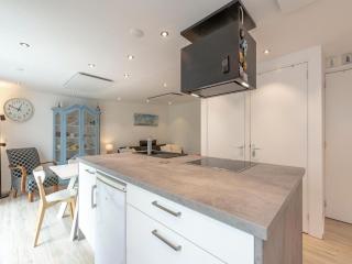 Holiday home with fabulous garden - Sint Maartensvlotbrug - 6