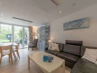 Holiday home with fabulous garden - Sint Maartensvlotbrug - 4