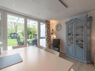 Holiday home with fabulous garden - Sint Maartensvlotbrug - 1