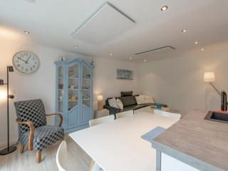 Holiday home with fabulous garden - Sint Maartensvlotbrug - 3