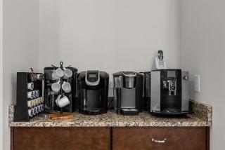 7739-9-GS-Bedroom Theming and Modern Luxury - 1