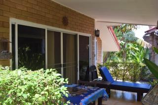 Sanuk bungalows - 8
