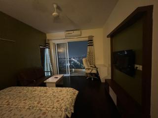 Spacious 3BHk with skyline view - Noida - 9