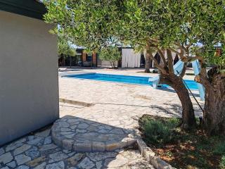 Mobile Home Toni with shared pool near beach - Pirovac - 9