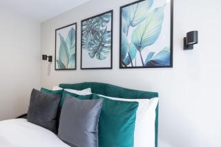 Modern City Apartment - Sleeps 4 & Walk to Arena - Leeds - 6