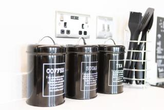 Modern City Apartment - Sleeps 4 & Walk to Arena - Leeds - 1