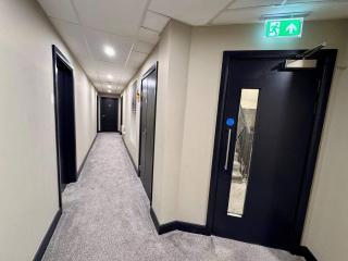 Modern City Apartment - Sleeps 4 & Walk to Arena - Leeds - 4