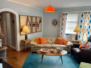 1BR Coastal Escape: Steps from Pleasure Pier - Galveston - 0