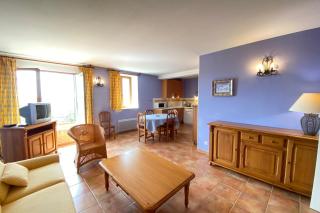 04B7 Beautiful T3 in the heart of lavender - pool - 0