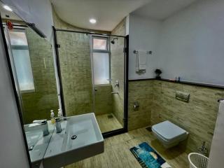 newly furnished two bedroom apartment with swimming pool, fully equipped gym, private parking space,children playground and unbeatable scenic city views - Nairobi - 3