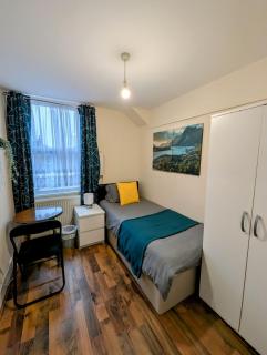 Cosy Single Room with a desk - Hounslow - 0