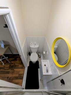 En suite Room - Central Location - Hounslow - 8