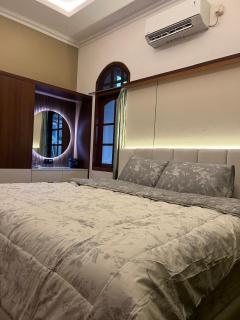 Guest House Omah Ningrat Surabaya - Surabaya - 1