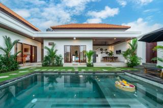 Stunning 4-Bedroom Villa with Breathtaking Ricefield Views - Your Ultimate Bali Getaway Awaits! - Kerobokan - 0