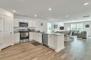 5BR Pet Friendly Retreat with Garage Parking home - Rocky Mount - 0