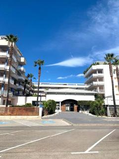 Apartamento con plaza de parking y piscina comunitaria - Roses - 4