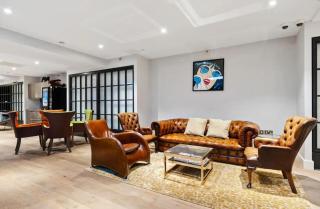 One Bed Apartment in Croydon - 5
