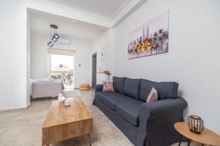 Entire, spacious, spotless apartment, in Ilioupoli, Greece - Atene - 0