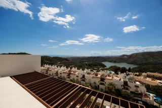 Modern penthouse with two terraces, jacuzzi and sea, lake and mountain views, in Almazara Hills - Istán - 3