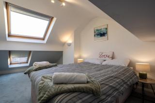 Month Stays Central 4 Bedroom House by Brookland Stays Serviced Accommodation & Short Lets in Cheltenham - 0