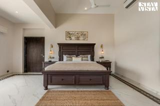 StayVista at La Palm Amalfi - Pool, Wi-Fi, Jacuzzi - Lonavala - 5
