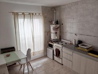 Dpto pequeño en el centro de Neuquén - 1