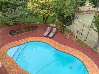 The Pillows Suites Villa - 8