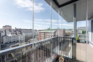 Luxurious 1BR Penthouse with Private Balcony - 6