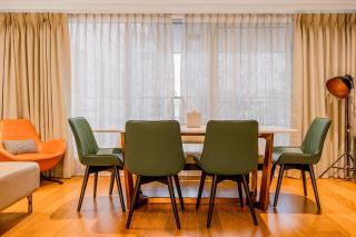 Upscale 3BR Apt w balcony, 3min railway station - London - 1