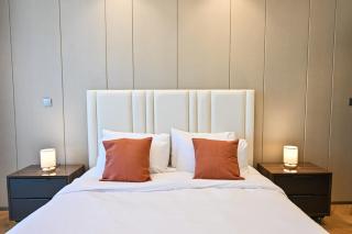 Stunning 1Bdr Luxury with Burj Khalifa View - 2