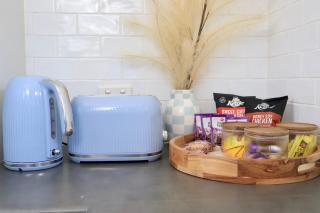 Leo's Beach Haven - 8